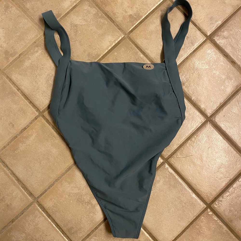 One piece swim suit